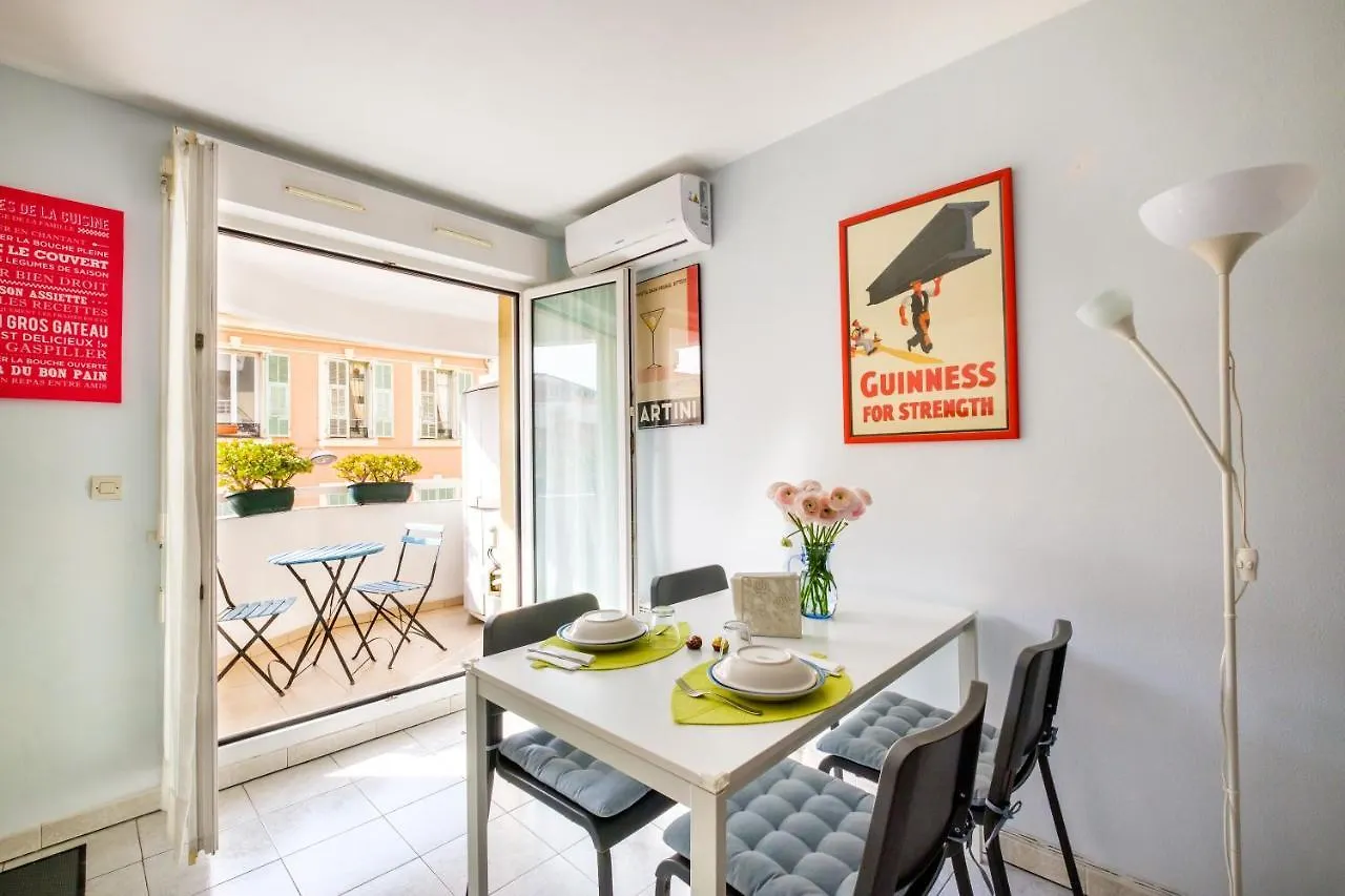 Studio A Nizza 0*,  Francia