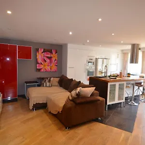 6 Personnes Avec Terrasse Et Jacuzzi Plein Cœur Centre-ville Quartier Du Port De Appartement